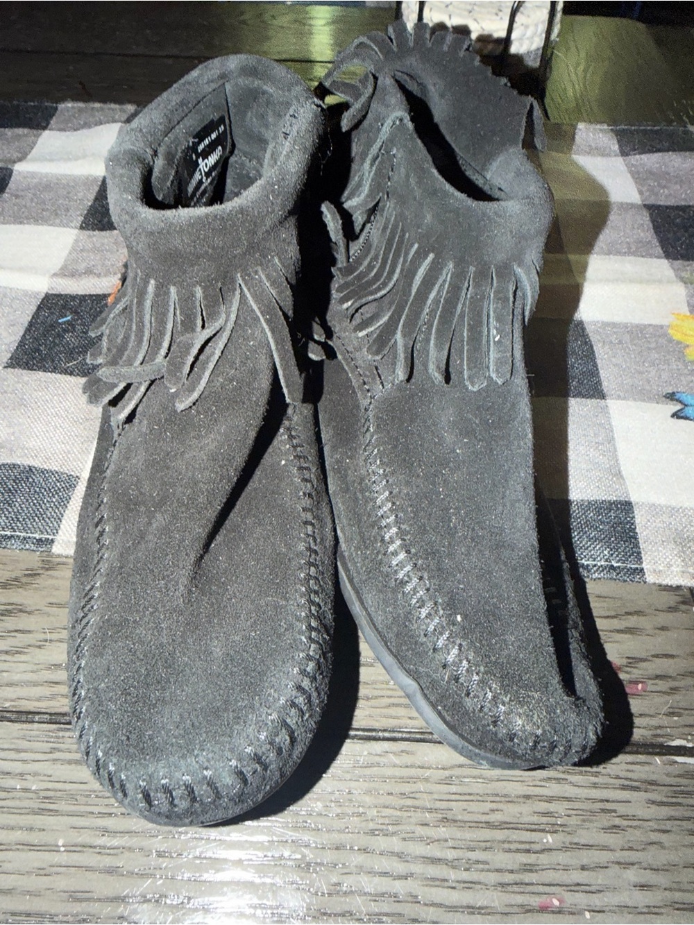 Minnetonka suede fringe boots like new size 8 barely worn